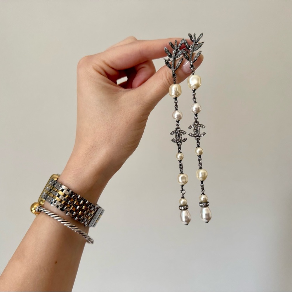 Chanel Runway 2018 Pearl Crystal CC Drop Earrings